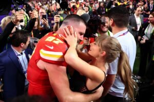 Super Bowl 2024: Taylor Swift Kisses Boyfriend Travis Kelce